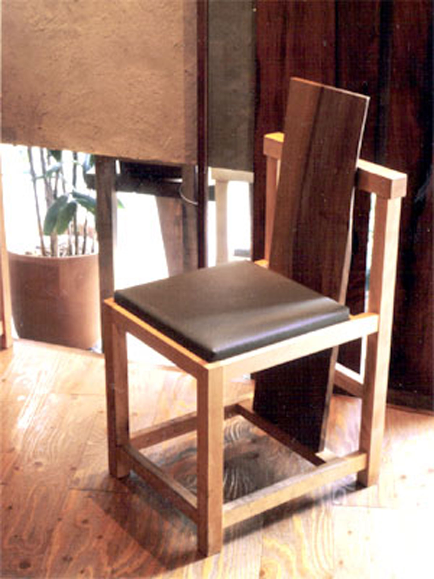 木でつくったオリジナル椅子のデザイン